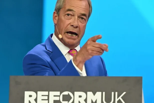 Farage chce zastaviť azyl na päť rokov a zrušiť 90-tisíc nevybavených žiadostí