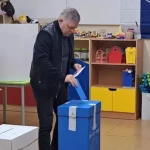 Fico opäť hlasoval v Karlovej Vsi, komisii sa neohlásil