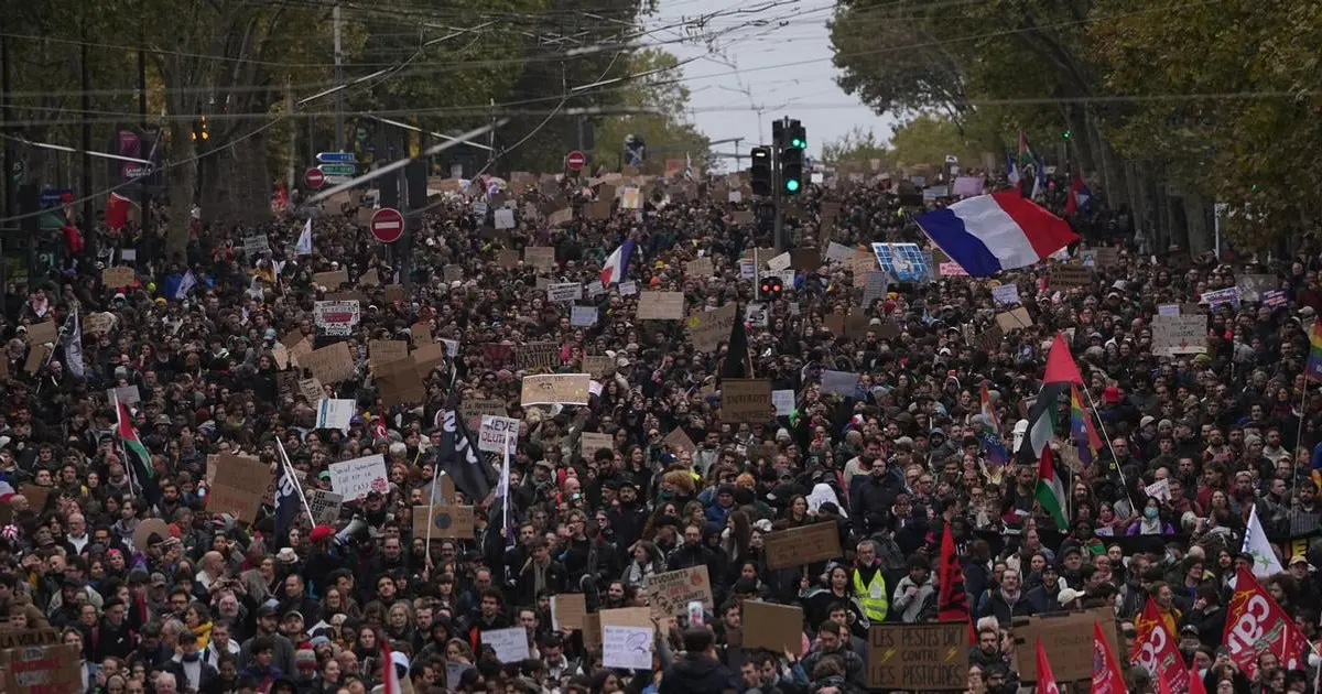 Francúzska polícia zadržala pri protestoch 1314 ľudí