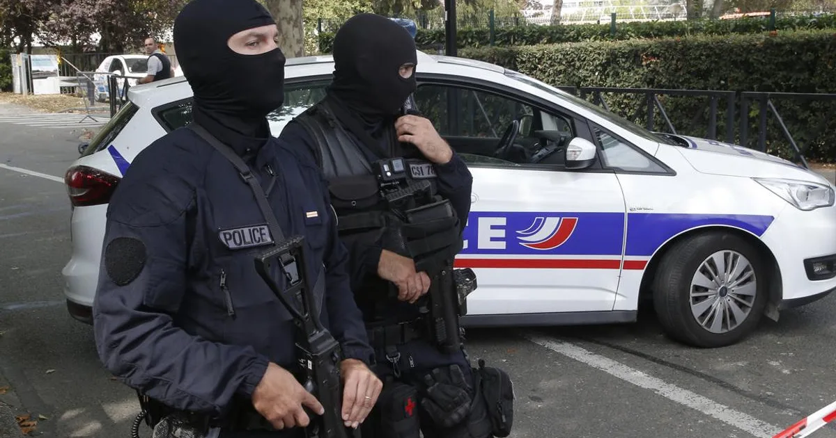 Francúzske mestá zaviedli nočný zákaz vychádzania, platí aj v častiach Paríža