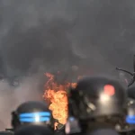 Francúzsko zasiahli protesty, násilnosti a zrážky s políciou