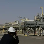 Globálne zásoby ropy sú podľa šéfa ropného giganta Aramco znepokojujúco nízke