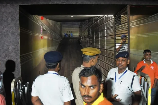 India: Pri náboženskej slávnosti vypukla tlačenica, hlásené sú obete