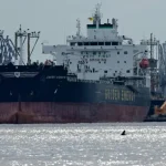 Irán zaútočil na ropný tanker v Hormuzskom prielive.