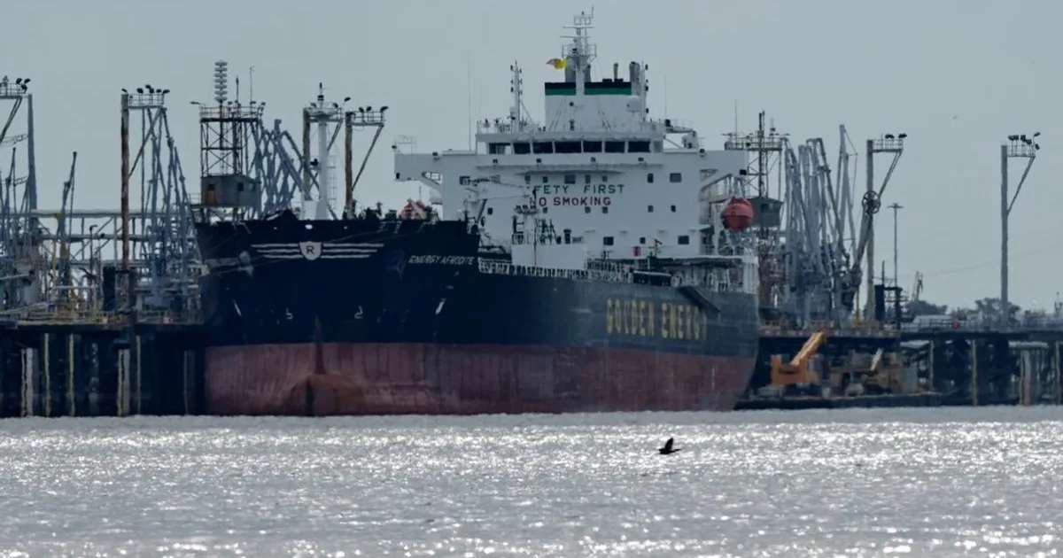 Irán zaútočil na ropný tanker v Hormuzskom prielive.