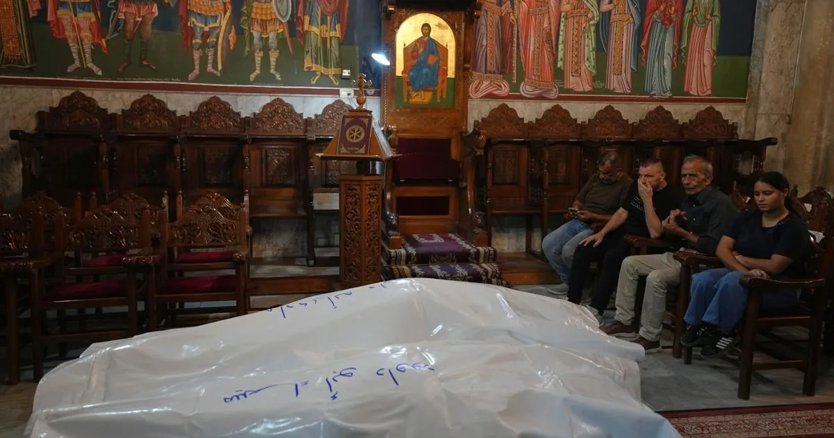 Izrael počas leteckého útoku na obytný dom