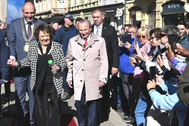 Jiřina Bohdalová dostala v Košiciach pamätnú dlaždicu, vyhlásili ju za hámorníčku
