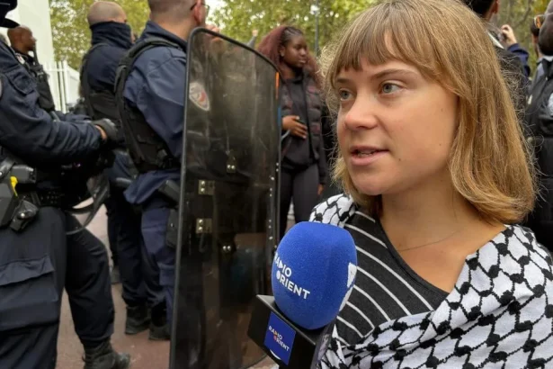 Ku protestujúcim študentom vo Francúzsku sa pridala aj Greta Thunbergová