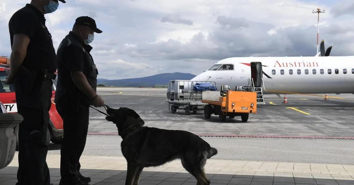 Lietadlo rakúskych aerolínií núdzovo pristálo pre bombovú hrozbu