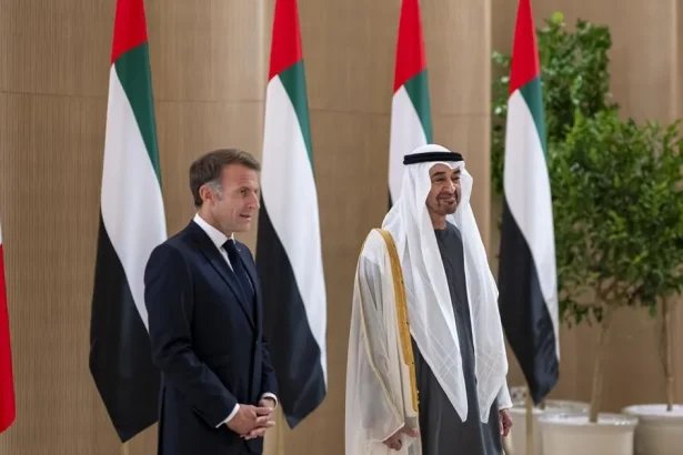 Macron zabezpečil dodatočné dodávky zbraní pre Ukrajinu