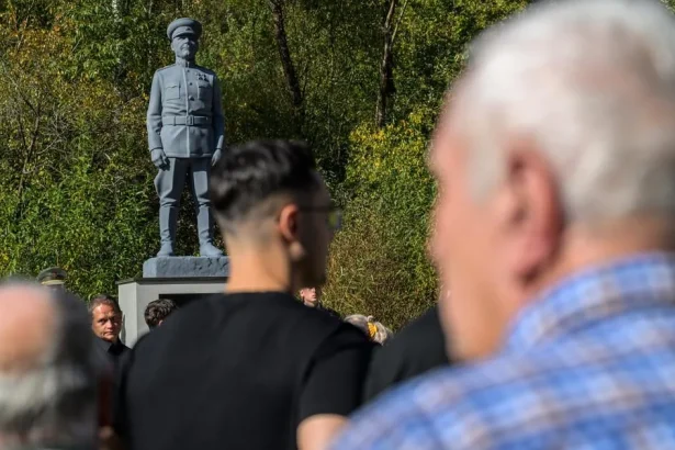 Maršal Konev a umenie slovenských politikov držať chrbát