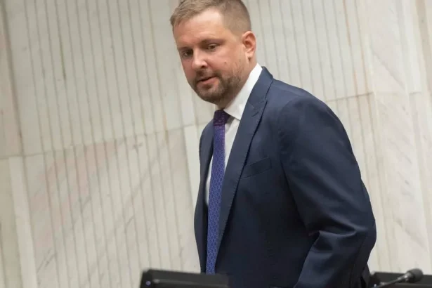Minister Šaško predstavil poslancom nové návrhy