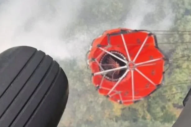 Na Dubí zahorelo takmer 60 hektárov lesa. Black Hawk uskutočnil vyše dvadsať zhodov