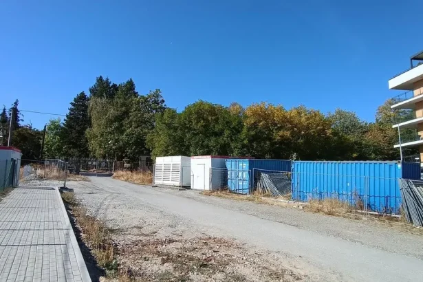 Nájomné byty či predaj? Ministerstvo robí zvláštne ťahy okolo nevyužívaného areálu
