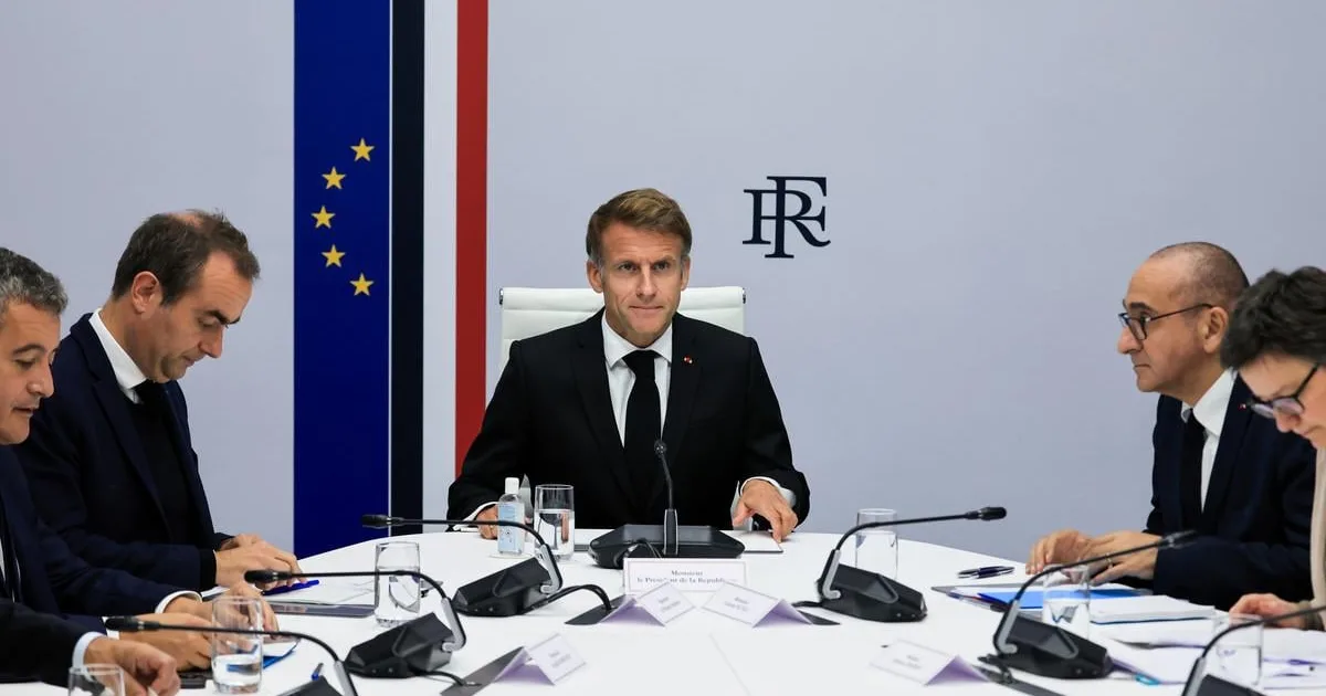 Násilie počas protestov nič neospravedlňuje, uviedol Macron