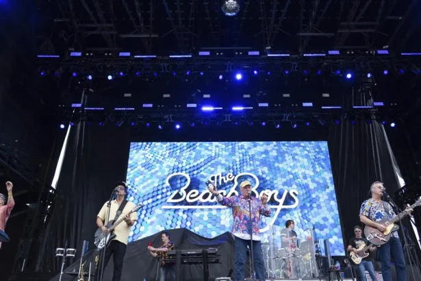 Návraty Oasis, The Beach Boys a The Cure. Ľudia si kupujú lístky do vlastnej mladosti