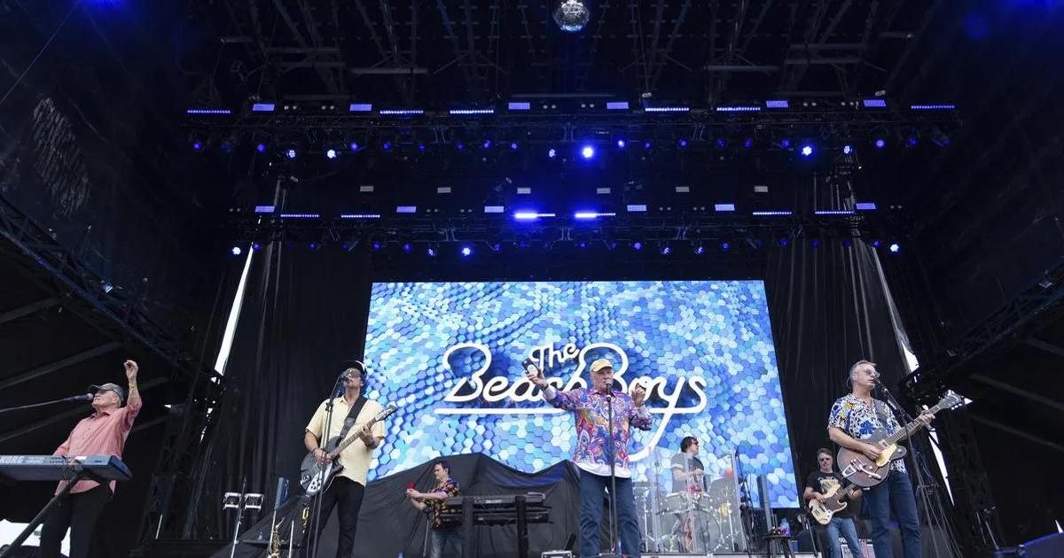 Návraty Oasis, The Beach Boys a The Cure. Ľudia si kupujú lístky do vlastnej mladosti