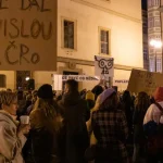 Nočné rokovanie vyvolalo protesty. Babišov tlak na ČT a ČRo sa môže vypomstiť