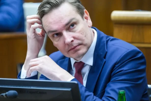 Opoziční poslanci vyčítajú koaličným poslancom ich postup