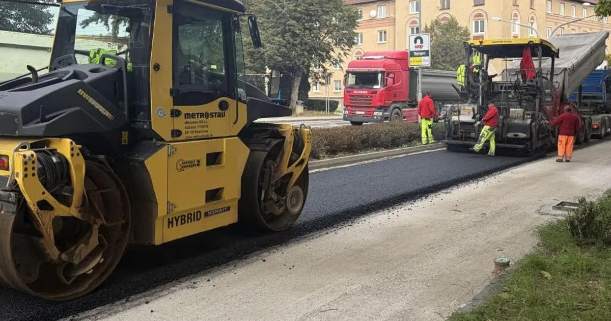 Oprava hlavného ťahu obmedzí prístup k domom aj prevádzkam, vodičov čakajú obchádzky