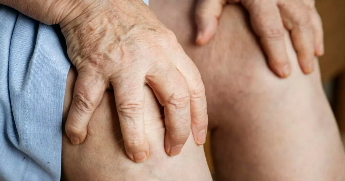 Osteoporóza sa môže dlho vyvíjať bez príznakov.