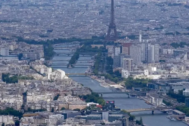 Parížske múzeá zostávajú zatvorené pre hroziacu krízu