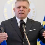 Premiér pre virózu vynechá slávnostné oslavy