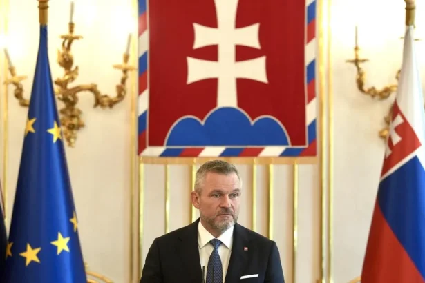 Prezident Kuffu nevymenuje, odvoláva sa na stíhanie súvisiace s jeho prácou