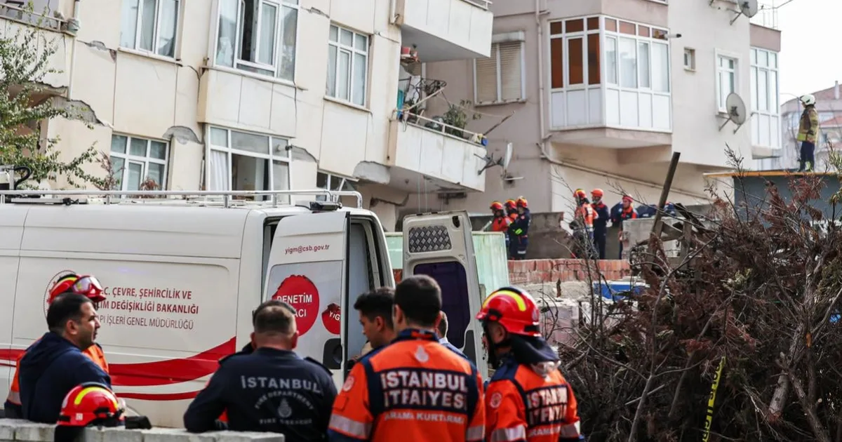 Pri zrútení obytnej budovy došlo k vážnym škodám