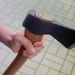 Prišel se sekerou k základní škole a vyhrožoval. Žilinka nařídil prošetřit postup policie