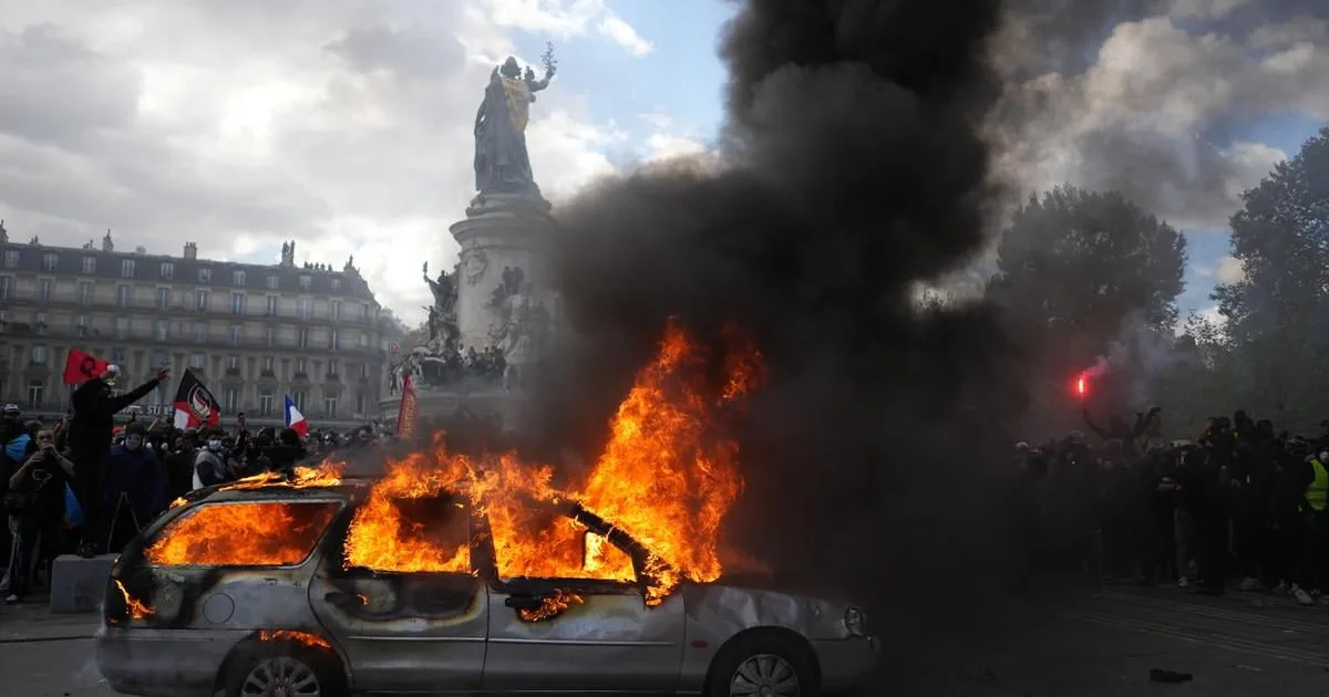 Protesty vo Francúzsku sa zvrhli na násilie