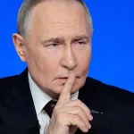 Putinove paranoje: vlastný toaletný papier aj dvojníci. Nemení sa, len je to viditeľnejšie