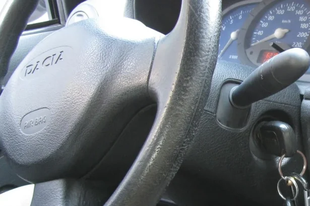 Ropa už vymrela, autá lacnejšie nebudú. Za 200 eur si ich začneme predplácať ako paušál