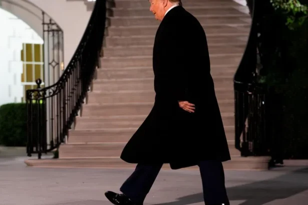 Šiesti americkí senátori vyzvali Trumpa, aby upustil od plánu nakupovať naftu z Ruska