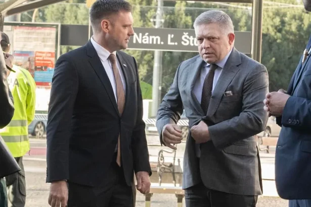Slyško bude vystupovať, aby bola koalícia funkčná. Smer zrušil avizovanú tlačovku