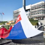 SNS pretlačila návrh na Deň štátnej vlajky