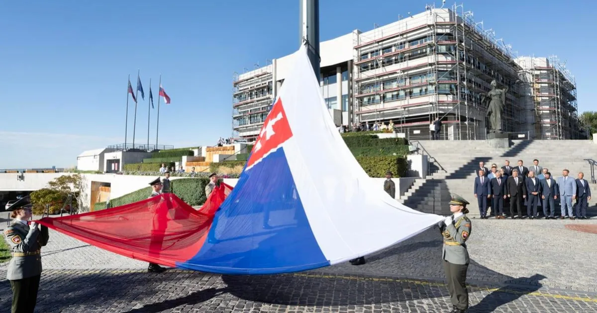 SNS pretlačila návrh na Deň štátnej vlajky
