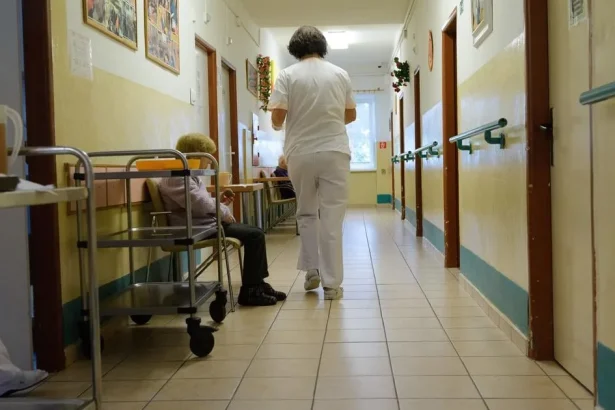 Starnúca populácia čaká na rozšírenie sociálnych služieb v samosprávach