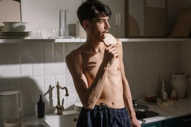 Takmer každý druhý mladý Slovák podľa prieskumu
