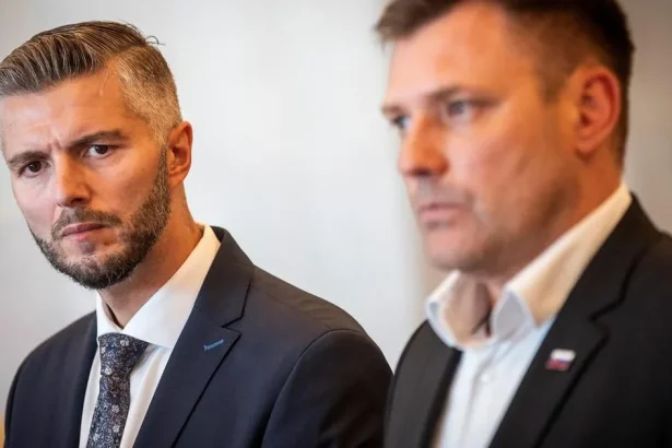 Taraba a Slyško oznámili spojenectvo v parlamente, Slyško vystúpil z klubu Hlasu