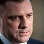 Taraba končí: kamery, mikrofóny a parkovanie s majákom