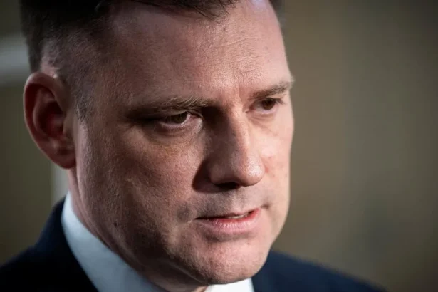 Taraba končí: kamery, mikrofóny a parkovanie s majákom