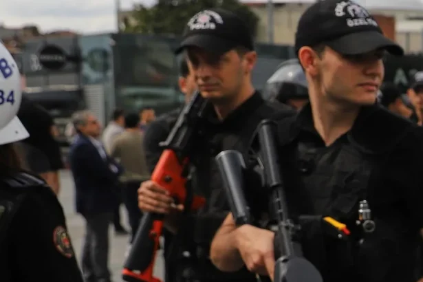 Turecké úrady zadržali 46 ľudí v rámci vyšetrovania korupcie