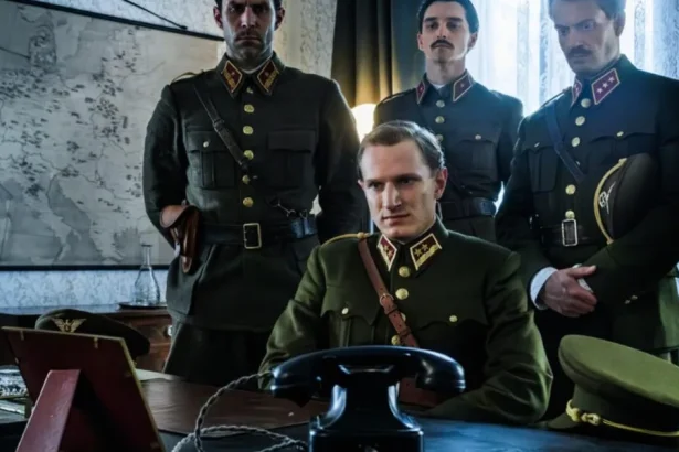 U Sergia Leoneho trval každý pohľad o sekundu dlhšie. U Generála Goliana ešte viac