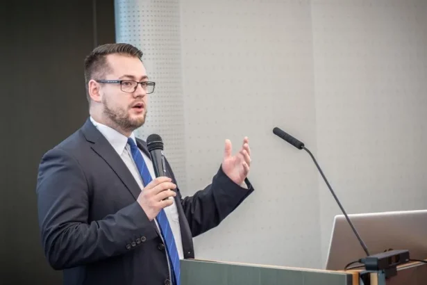 Ústavný právnik: Vláda sa pri rozpočte chytá horúcej pece a dúfa, že to nebude páliť