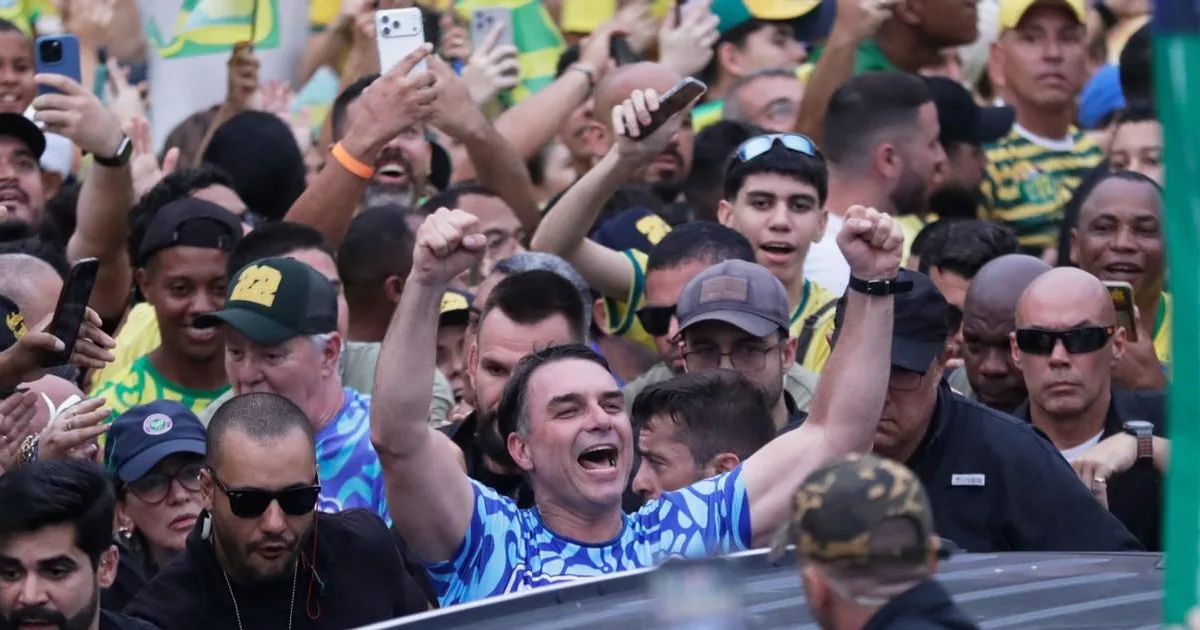 V Brazílii Bolsonaro tesne predbehol Lulu, ukazujú predbežné výsledky