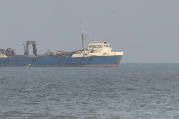 V Hormuzskom prielive horel tanker po zrážke s mínou