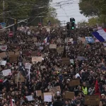 Vo Francúzsku protestuje 800-tisíc ľudí, v Paríži sa opäť strhli potýčky s políciou