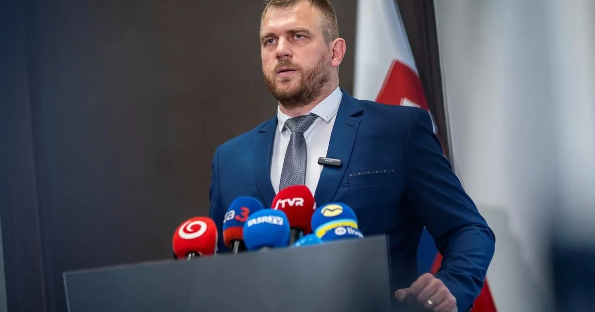 Vrtuľník, štvorkolka, chránené muchy, fiasko v župe, súd. Kto je Filip Kuffa z Kežmarku