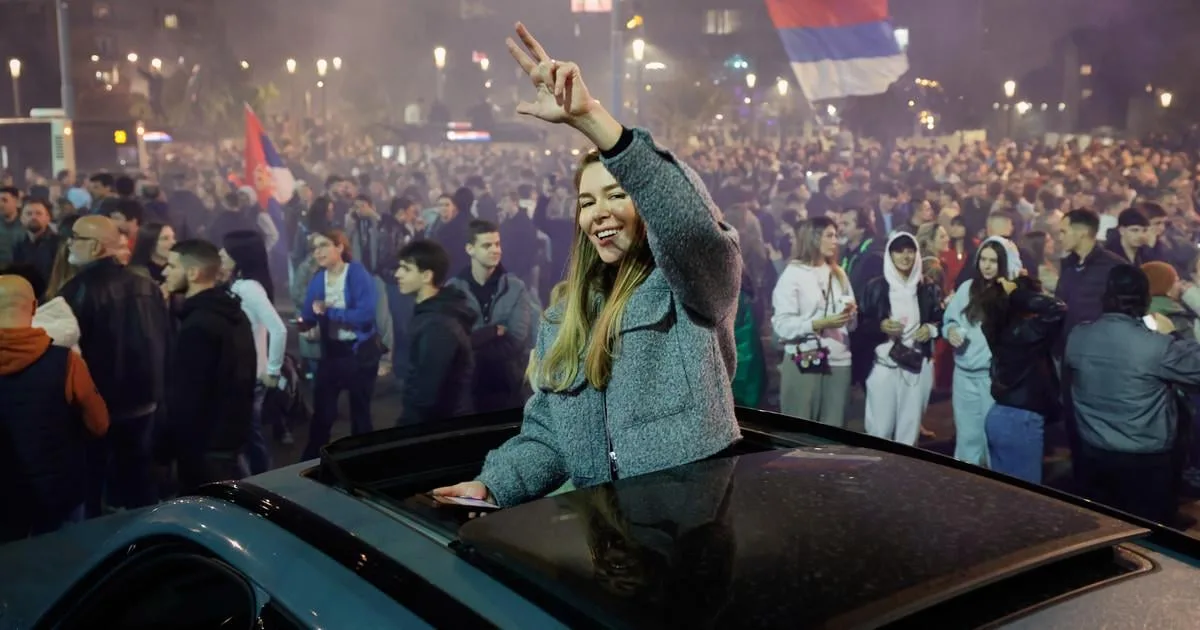 Vučićova strana prehrala po 14 rokoch so študentmi napriek Ficovej podpore